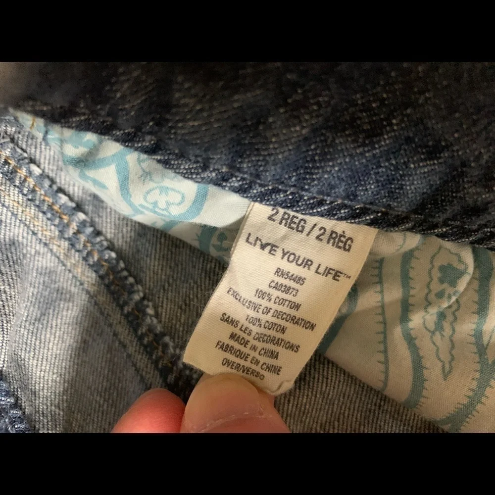 American Eagle Distressed jeans, Live your life, size 2